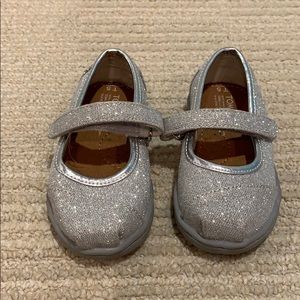 New Toms- size 5
